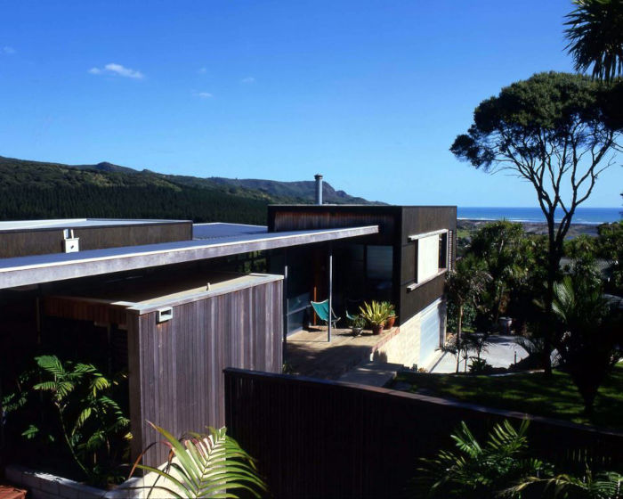 Bethells Beach house by HMOA. Image Jackie Meiring