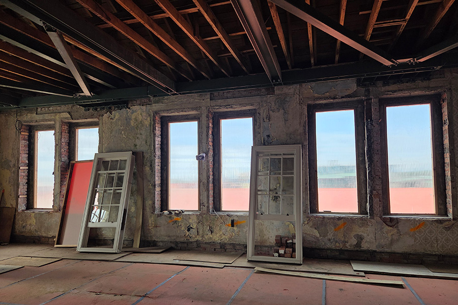 New windows for Hokitika Government Building